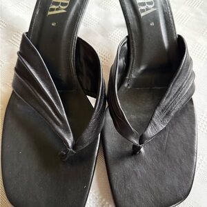 Zara Black Sandals with Modern Silhouette